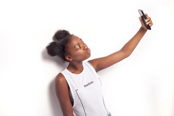 Menina adolescente com telefone celular. — Fotografia de Stock