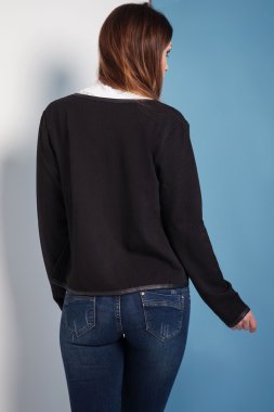 çekici esmer kız poz.