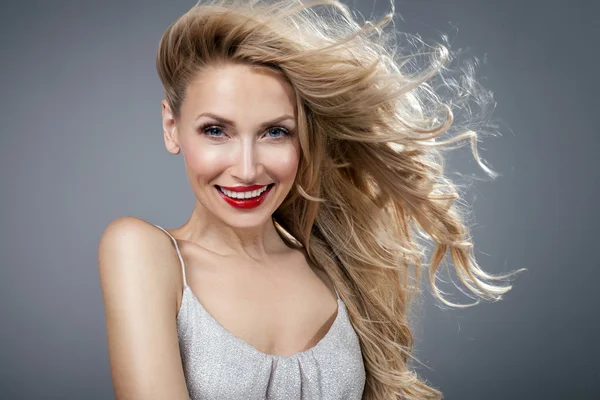 Schoonheid portret van blonde sensuele vrouw. — Stockfoto