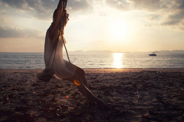 Woman on the beach at sunset. — Stock Photo, Image