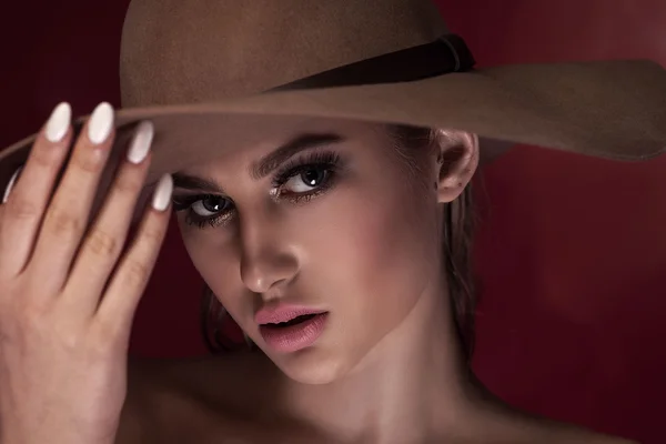 Retrato de belleza de mujer joven. — Foto de Stock