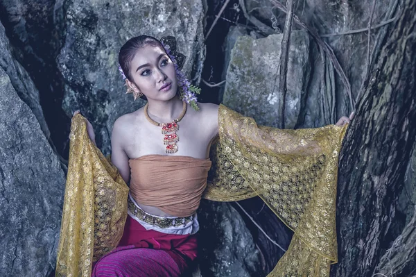 Oude Thaise vrouw In traditionele kostuum van Thailand — Stockfoto