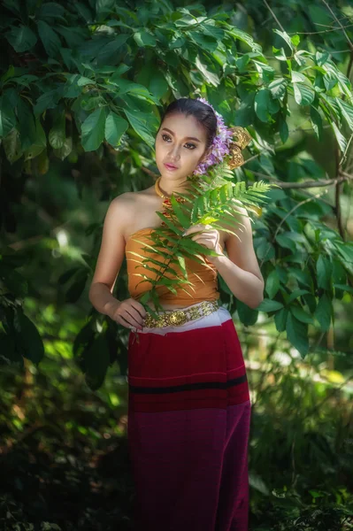 Wanita Thailand kuno Dalam kostum tradisional Thailand — Stok Foto