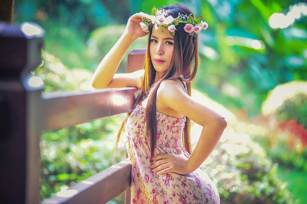 Asia Hermosa joven mujer retrato en al aire libre — Foto de Stock