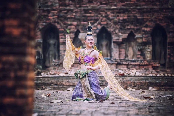 Ancient Thai Woman In Traditional Costume Of Thailand — Stock Photo, Image