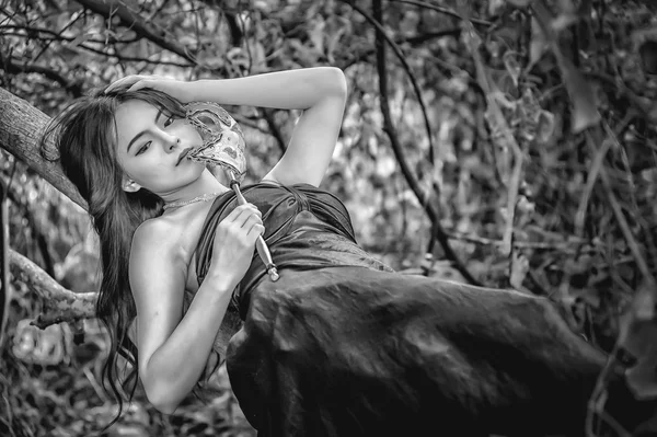 Portrait of asia women with mask on nature — Stock Photo, Image