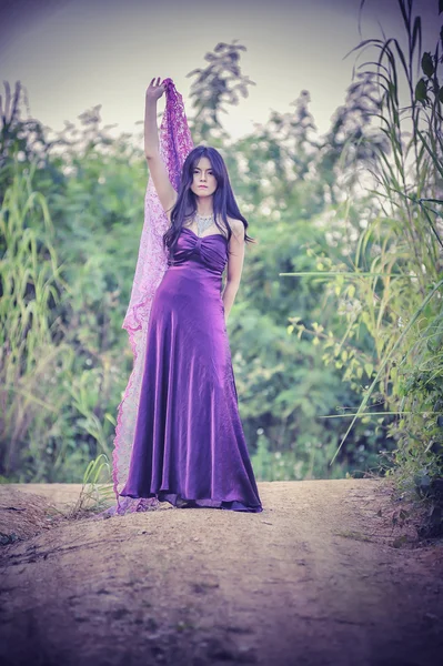 Ásia beleza Menina Ao ar livre desfrutando da natureza — Fotografia de Stock