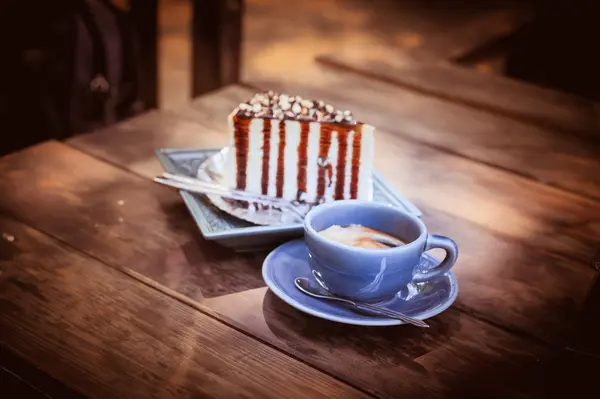 Cake and coffee on wood table — Stock Photo, Image