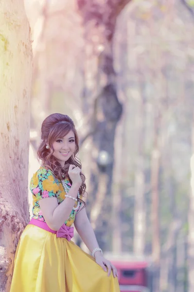 Asia beautiful girl in the yellow dress — Stock Photo, Image