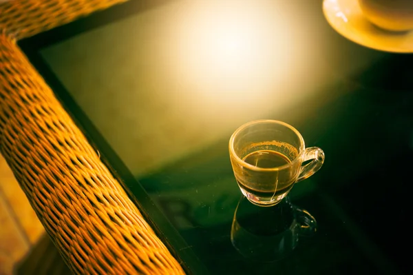Filiżanka kawy w kawiarni - Dodaj efekt Flara — Zdjęcie stockowe