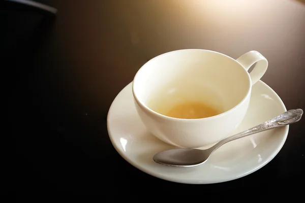 Taza blanca en la cafetería — Foto de Stock