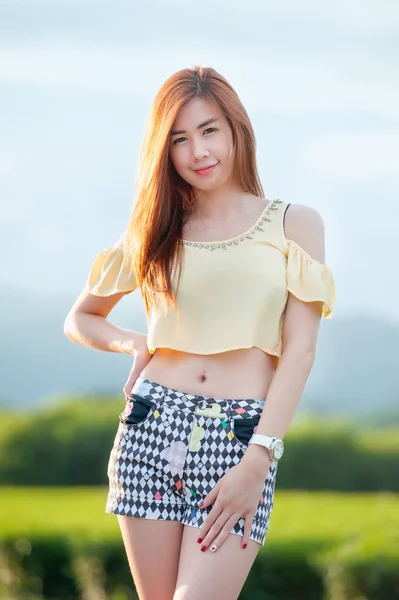 太阳上肖像泰国美丽的女孩 — 图库照片