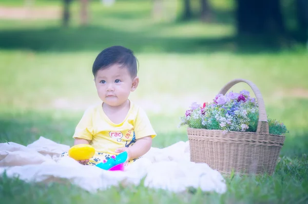 Asia Baby boy on green grass in the park — Stock Photo, Image