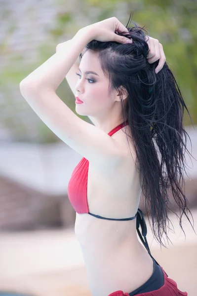 Asia sexy young girl standing near swimming pool — Stock Photo, Image