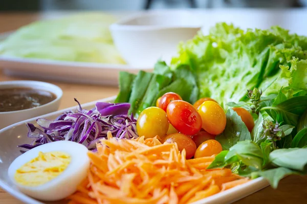 Salada de verduras, comida de saúde — Fotografia de Stock