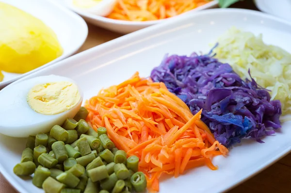 Salada de verduras, comida de saúde — Fotografia de Stock