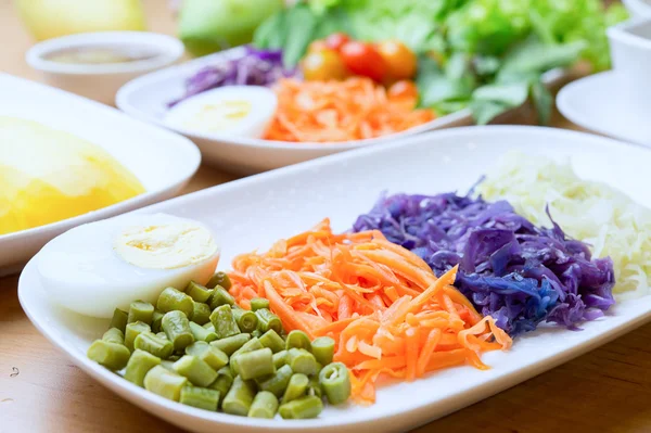 Salada de verduras, comida de conceito de saúde — Fotografia de Stock