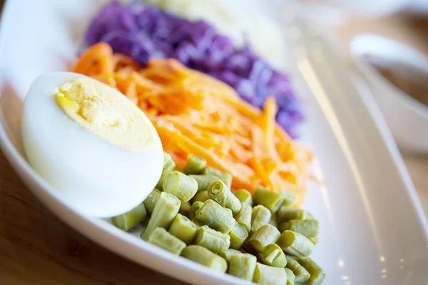 Salada de verduras, comida de conceito de saúde — Fotografia de Stock