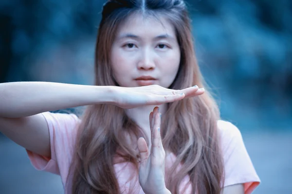 Asia woman shows the hands stop timeout — Stock Photo, Image