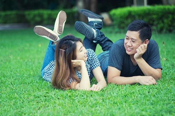 Asia hombre y mujeres, concepto de amor — Foto de Stock