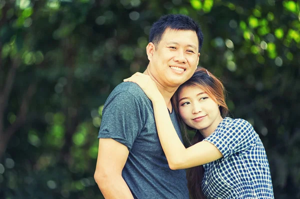 Азия мужчина и женщина, концепция любви — стоковое фото