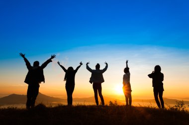 kadın ve erkek ile dağ Sunrise 