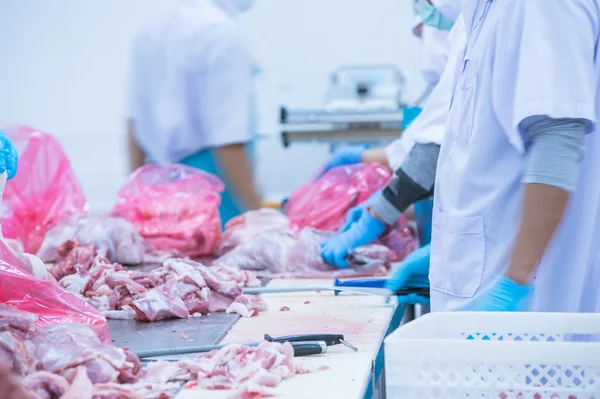 Cutting meat slaughterhouse workers in the factory — Stock Photo, Image