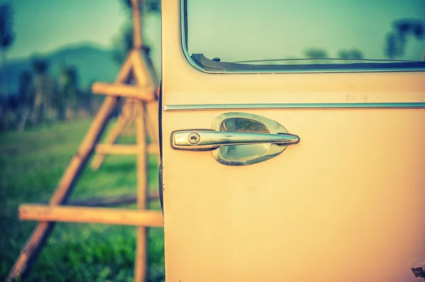 Door handle of old car — Stock Photo, Image