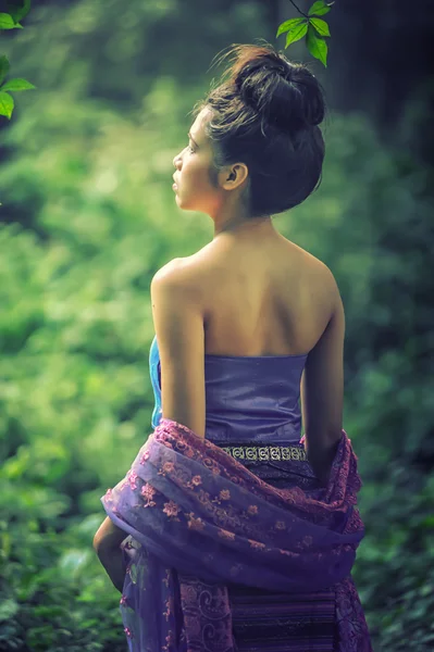Femme asiatique portant la série Thai Lanna, culture d'identité de Thail — Photo