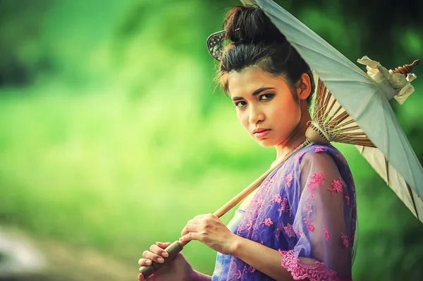 Wanita Thailand kuno Dalam pakaian tradisional Dari Thailand dengan vintage — Stok Foto