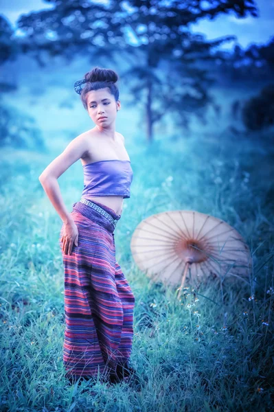 Ázsiai nő visel Thai Lanna sorozat, thai kulturális identitás — Stock Fotó