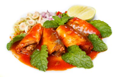 domates baharatlı Sardalya konserve balık sosu.