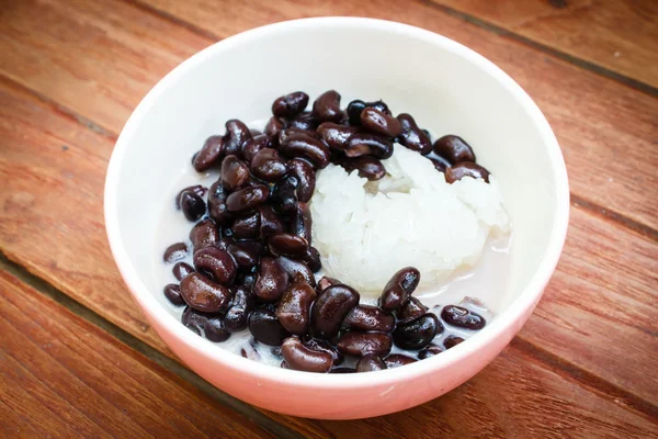 Dessert sticky rice black beans with coconut milk. — Stock Photo, Image