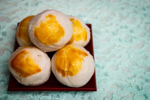 Kinesiska antika dessert kallas "Pia", kinesiska bakverk eller måne cak — Stockfoto