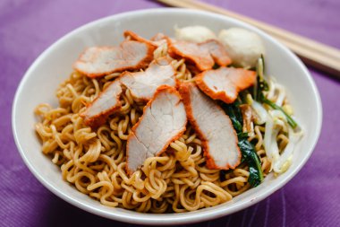 Şehriye çorbası Barbekü domuz eti ile.