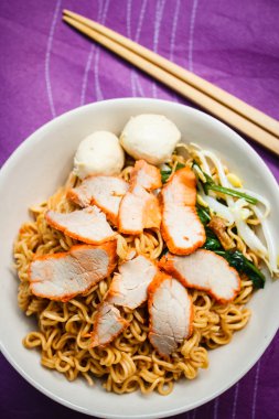 Şehriye çorbası Barbekü domuz eti ile.