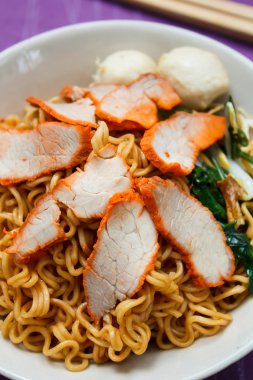 Şehriye çorbası Barbekü domuz eti ile.