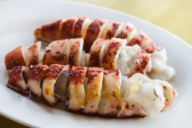 Izgara kalamar, Tay tarzında.