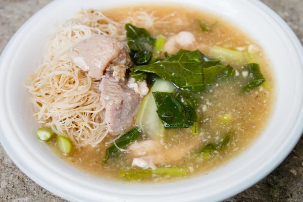 İnce pirinç noodle ve kalın sos (Rad Na domuz).