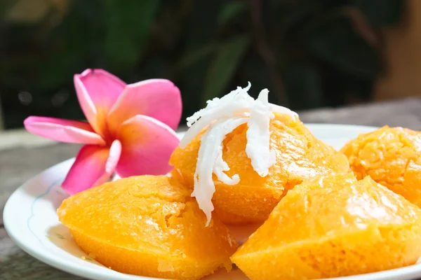 Bolo de palmeira com coco . — Fotografia de Stock