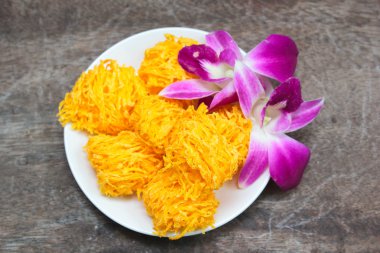 Altın konuları, Tay tatlı. 