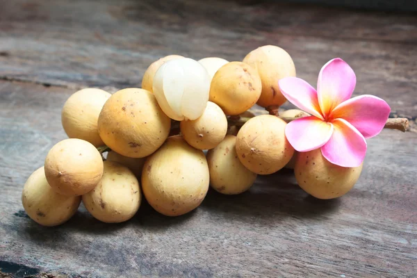 Wollongong ahşap arka plan üzerinde.