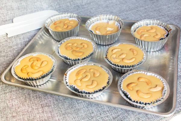 Bolo de copo de banana antes do assar . — Fotografia de Stock