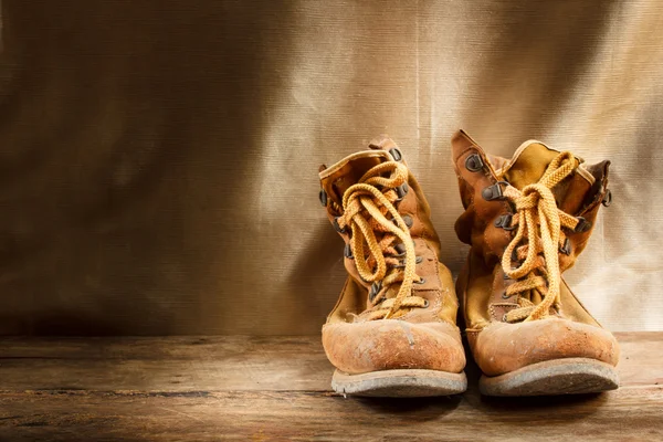 Botas de trabajo viejas, naturaleza muerta . — Foto de Stock