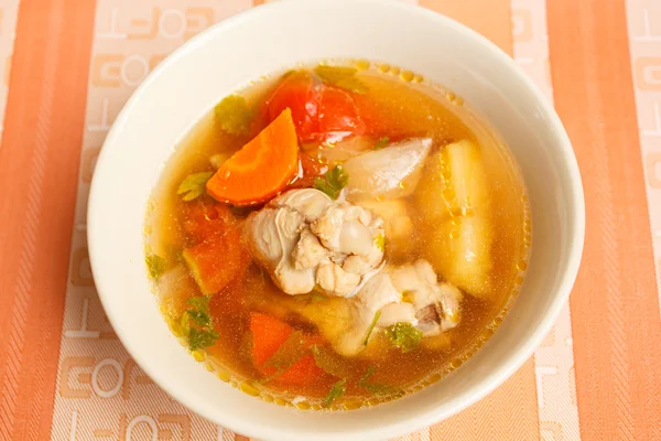 Soupe de poulet aux légumes. — Photo
