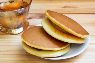 Japon ekmek dorayaki olduğunu.