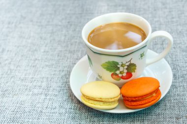 Fransızca macaroons ve kahve.