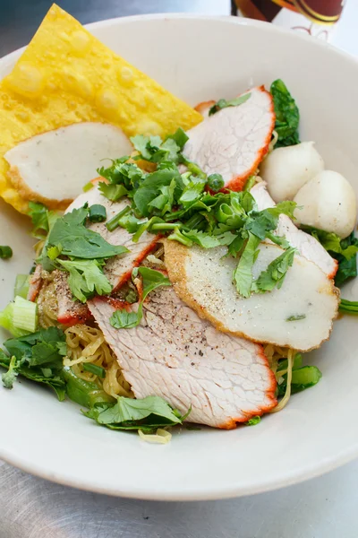 Wheat noodles with vegetables and meat. — Stock Photo, Image