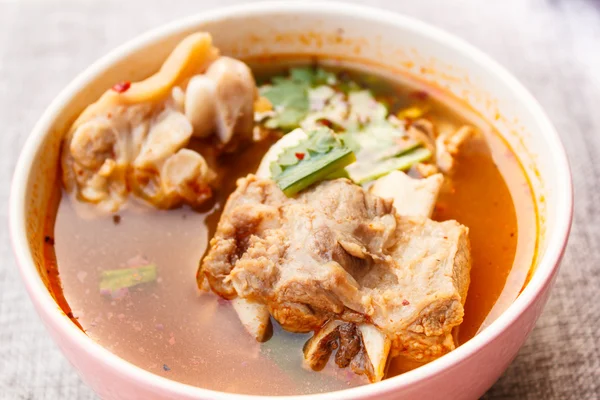 Porco de sopa quente e azedo . — Fotografia de Stock