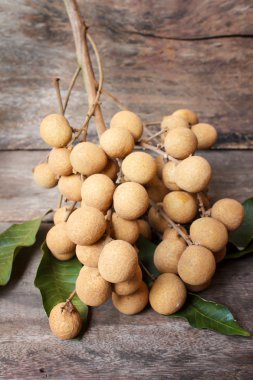 Longan eski ahşap tablo.